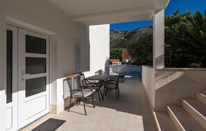 Outdoor dining - Nice apartment in Zvekovica (Zvekovica)