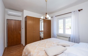 3 chambres, fer et planche à repasser, accès au Wi-Fi (inclus)