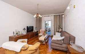 TV - Nice apartment in Zvekovica (Zvekovica)