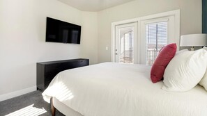 1 bedroom, desk, iron/ironing board, WiFi - Landing | Amazing 1BD, Gym, Pool (Fort Myers)