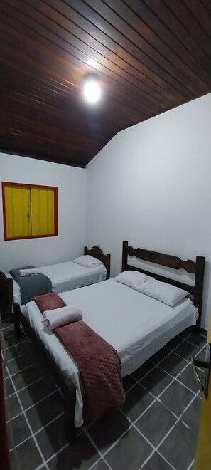 1 chambre, fer et planche à repasser, Wi-Fi, draps fournis