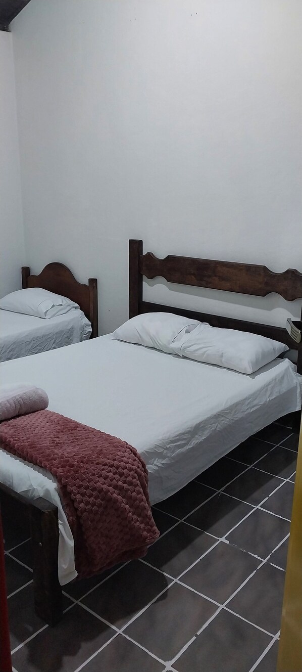 1 chambre, fer et planche à repasser, Wi-Fi, draps fournis