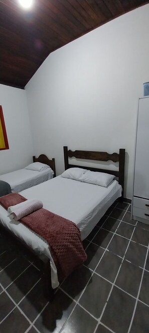 1 chambre, fer et planche à repasser, Wi-Fi, draps fournis