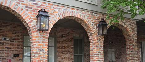 تفاصيل الفندق من الخارج