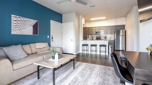 Smart TV - Landing | Modern 2BD, Pool, Clubhouse (San Antonio)