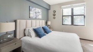 2 habitaciones, escritorio, tabla de planchar con plancha y wifi 