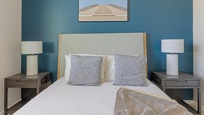 1 chambre, bureau, fer et planche à repasser, Wi-Fi