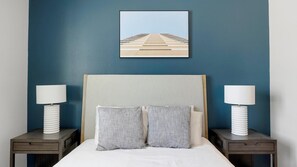 1 dormitorio, escritorio, tabla de planchar con plancha y wifi