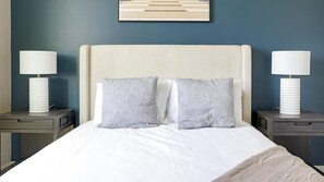 2 bedrooms, desk, iron/ironing board, WiFi