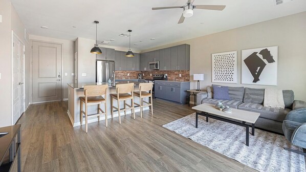 Smart TV - Landing | Stunning 1BD, Yoga Studio, Clubhouse (Phoenix)