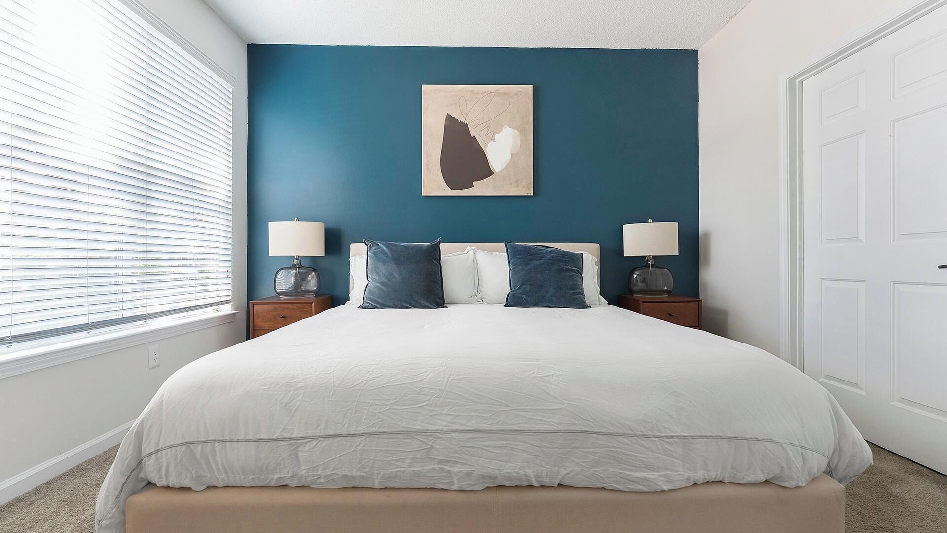 2 bedrooms, desk, iron/ironing board, WiFi