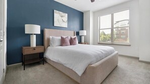 1 slaapkamer, een bureau, een strijkplank/strijkijzer, wifi