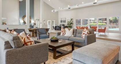 Landing | Beautiful 1BD, Clubhouse, Gym