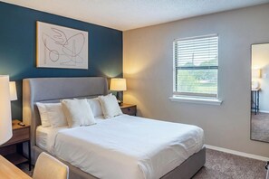 1 bedroom, desk, iron/ironing board, WiFi - Landing | Stunning 1BD, Clubhouse, Gym (Tulsa)