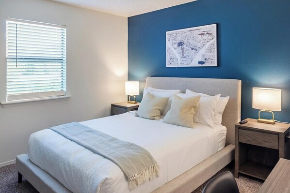 1 habitación, escritorio, tabla de planchar con plancha y wifi