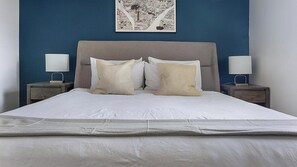 1 chambre, bureau, fer et planche à repasser, Wi-Fi