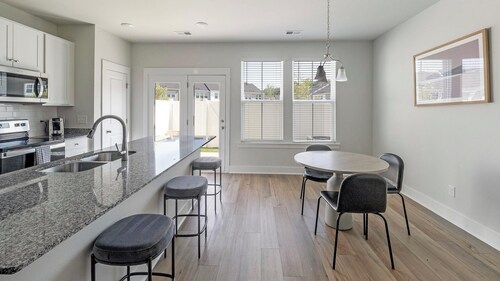 Landing | Spectacular 3BD, Gym, Yoga Studio