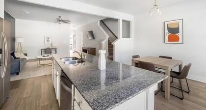 Landing | Spectacular 3BD, Yoga Studio, Gym