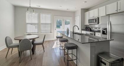 Landing | Modern 3BD, Yoga Studio, Gym