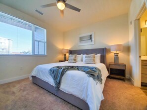 2 bedrooms, desk, iron/ironing board, WiFi - Landing | Modern 2BD, Gym, Clubhouse (Denver)