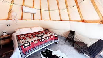 1 bedroom, bed sheets