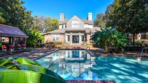 Landing | Modern 1BD, Gym, Tennis Court