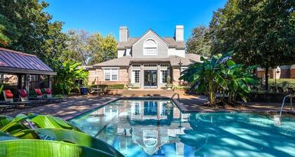 Landing | Modern 1BD, Gym, Tennis Court