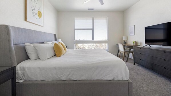 2 bedrooms, desk, iron/ironing board, WiFi