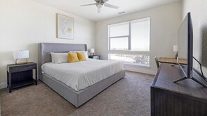 2 bedrooms, desk, iron/ironing board, WiFi - Landing at High Line Pointe - 2 Bedrooms in Ind... (Denver)