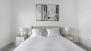 2 habitaciones, escritorio, tabla de planchar con plancha y wifi 