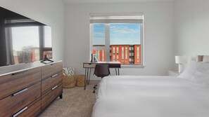 2 bedrooms, desk, iron/ironing board, WiFi