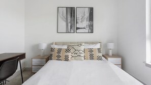1 habitación, escritorio, tabla de planchar con plancha y wifi 