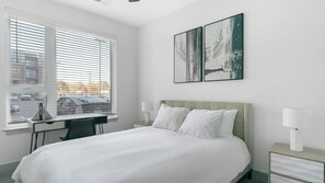 Desk, iron/ironing board, WiFi, bed sheets - Landing | Stunning Studio, Gym, Pool (Richmond)