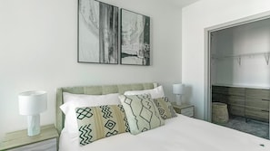 1 bedroom, desk, iron/ironing board, WiFi