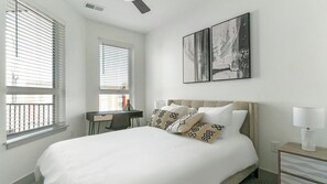 1 chambre, bureau, fer et planche à repasser, Wi-Fi