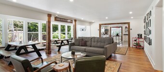 The Commercial Hotel