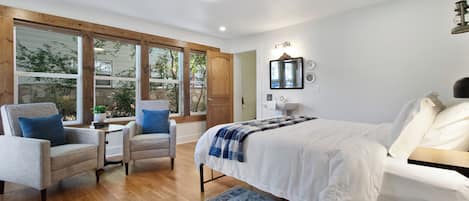 Double Room | Blackout curtains, iron/ironing board, free WiFi