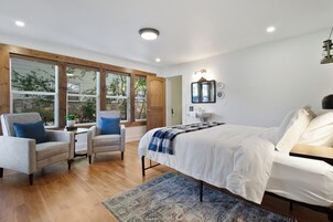 Cortinas blackout, tabla de planchar con plancha y wifi gratis 