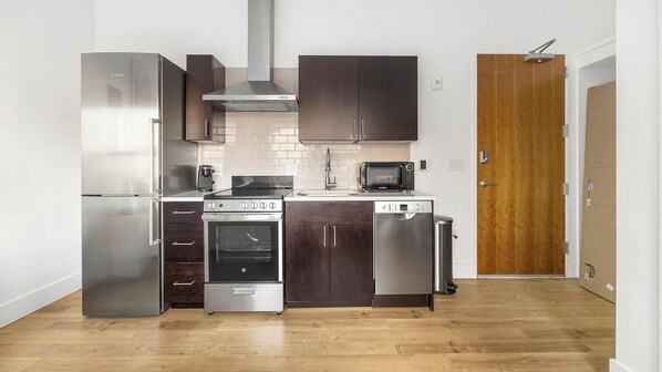 Kühlschrank, Esstisch