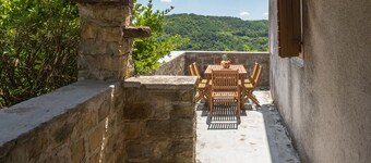 2 bedroom beautiful home in Oprtalj