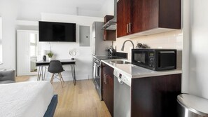 Schreibtisch, Bügeleisen/Bügelbrett, WLAN, Bettwäsche