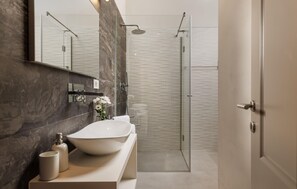 Douche, séchoir à cheveux