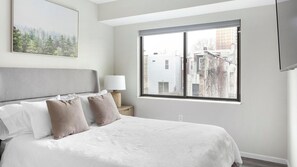 2 bedrooms, desk, iron/ironing board, WiFi