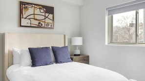 2 bedrooms, desk, iron/ironing board, WiFi