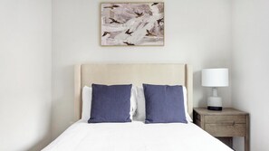 2 bedrooms, desk, iron/ironing board, WiFi