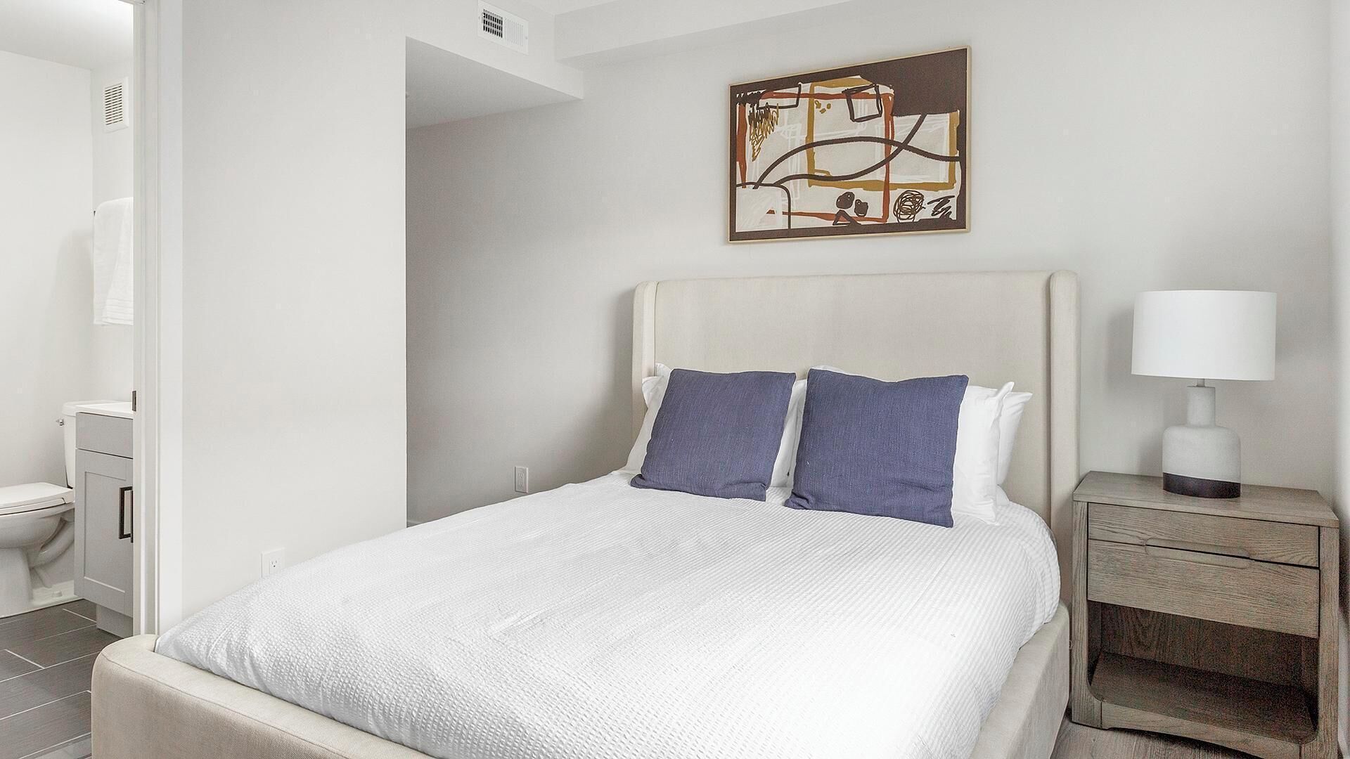 2 habitaciones, escritorio, tabla de planchar con plancha y wifi 