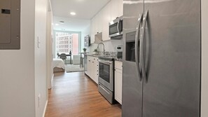 Kühlschrank, Esstisch