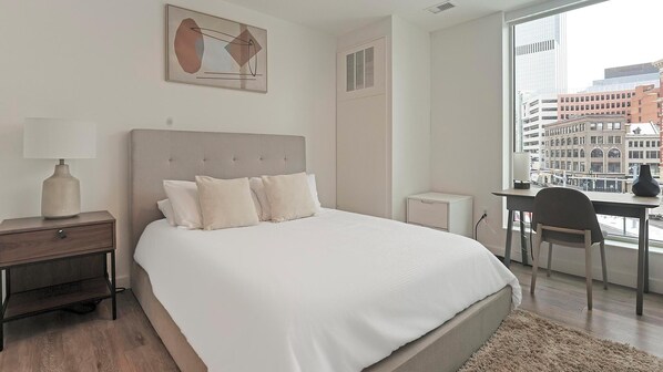 Bureau, fer et planche à repasser, Wi-Fi, draps fournis