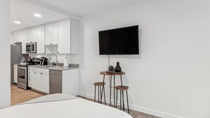 Bureau, fer et planche à repasser, Wi-Fi, draps fournis