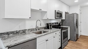 Kühlschrank, Esstisch